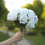 KCM-Bride holding bouquet wedding bouquet artificial rose bouquet bride pearl bouquet